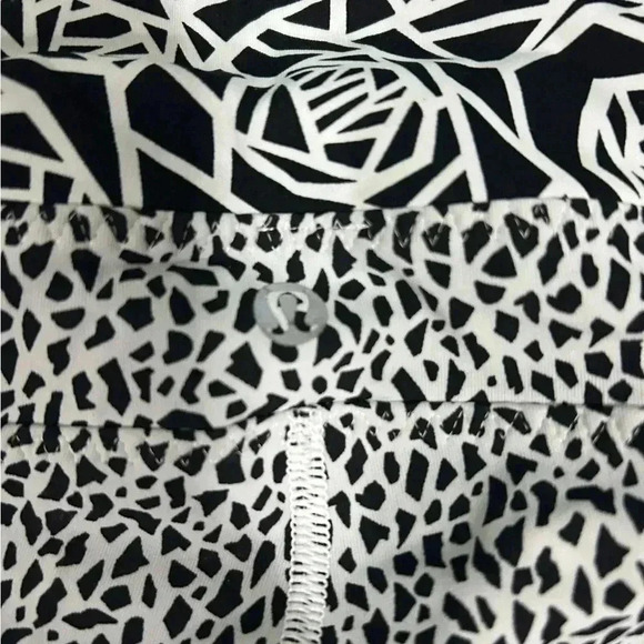 Lululemon Real Quick Tight Miss Mosaic White / Posey Black White, Luxtreme® 2 - Picture 7 of 9